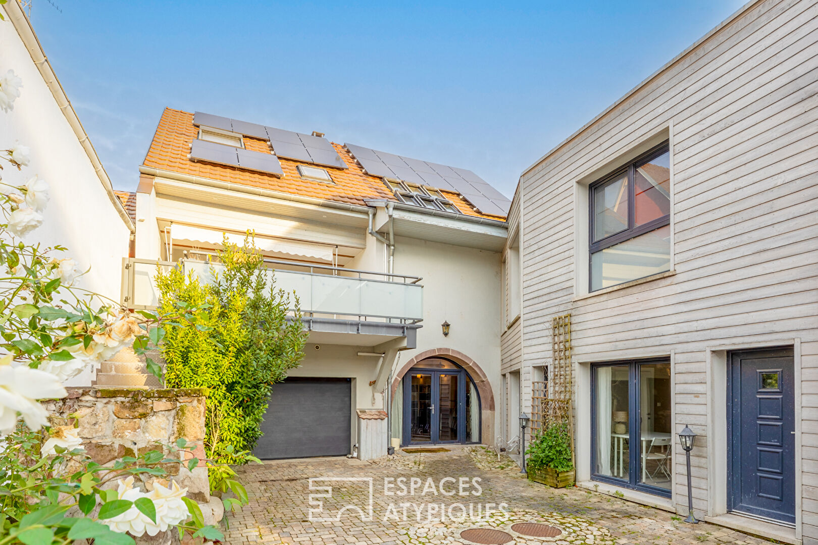 Maison esprit loft et son espace professionnel