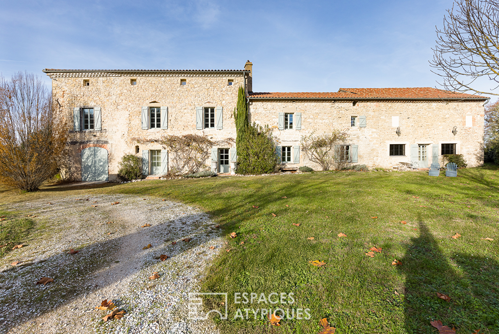 Maison de caractère avec piscine et vue dégagée