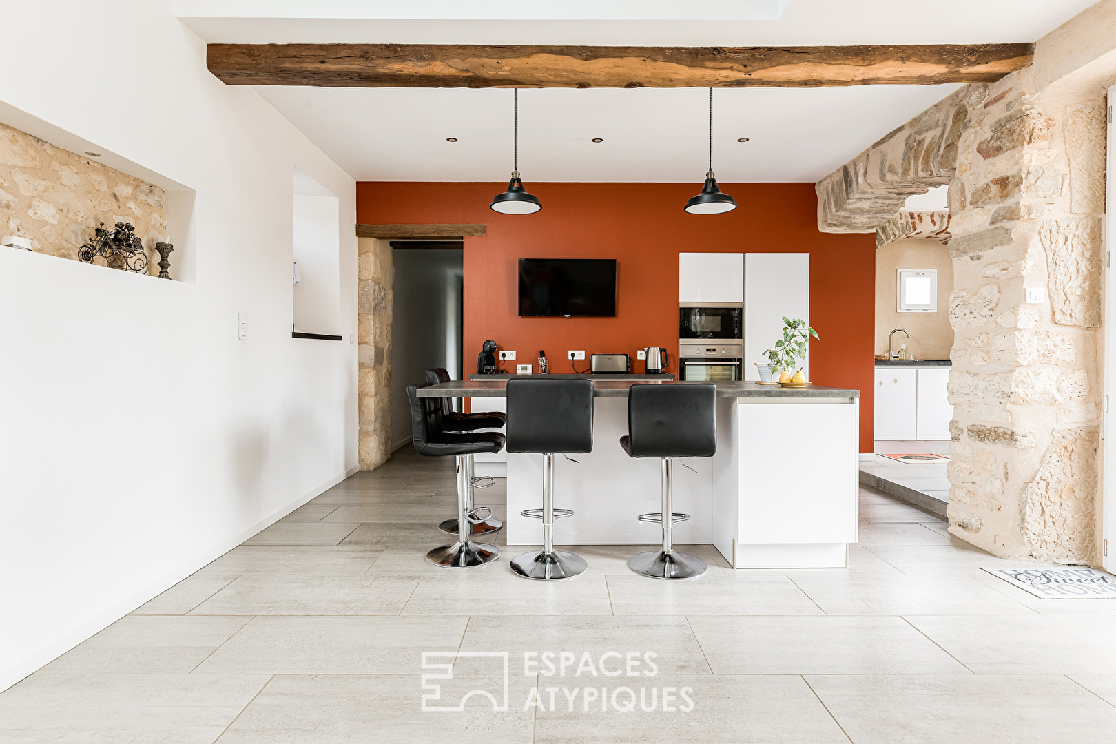 Ensemble immobilier de charme avec gîte et dépendances