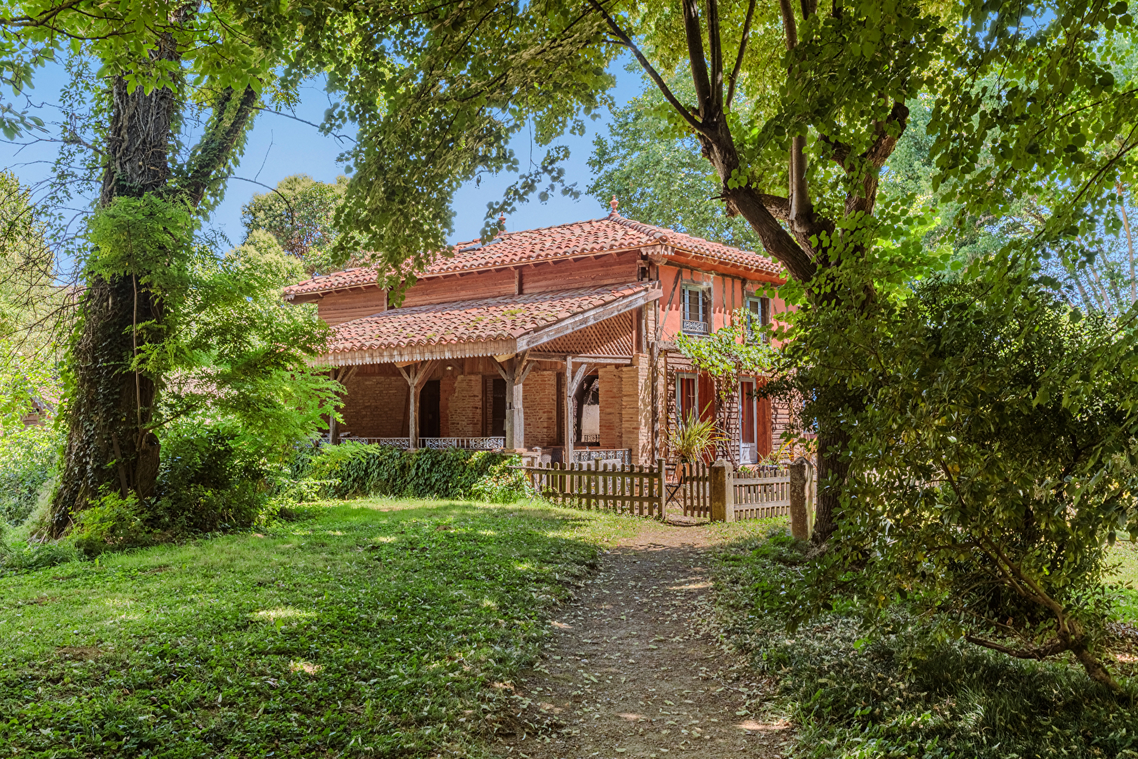 Maison de caractère écologique avec vue remarquable et accès aux rives de la Save