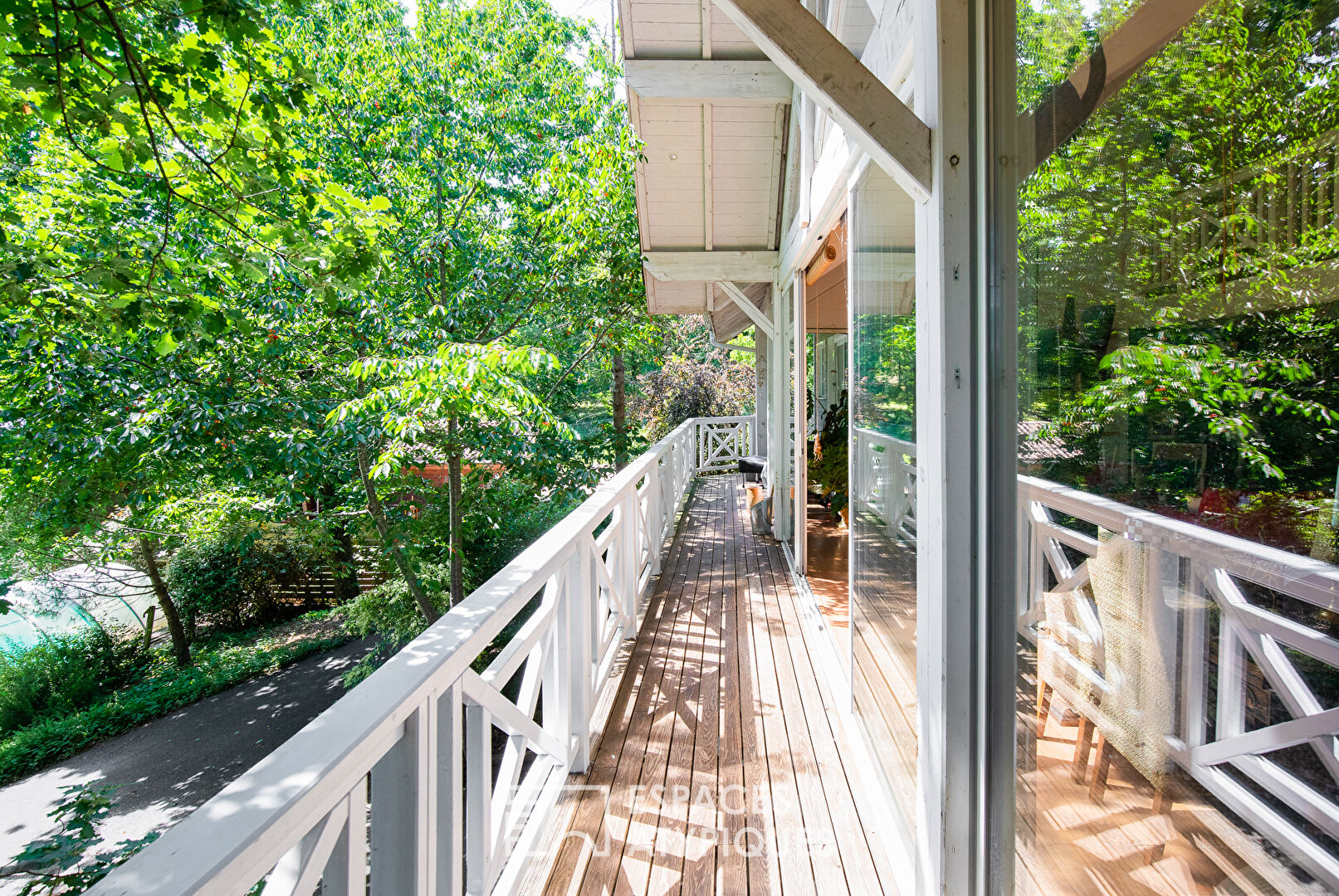 Villa d'architecte avec parc, vue panoramique et piscine