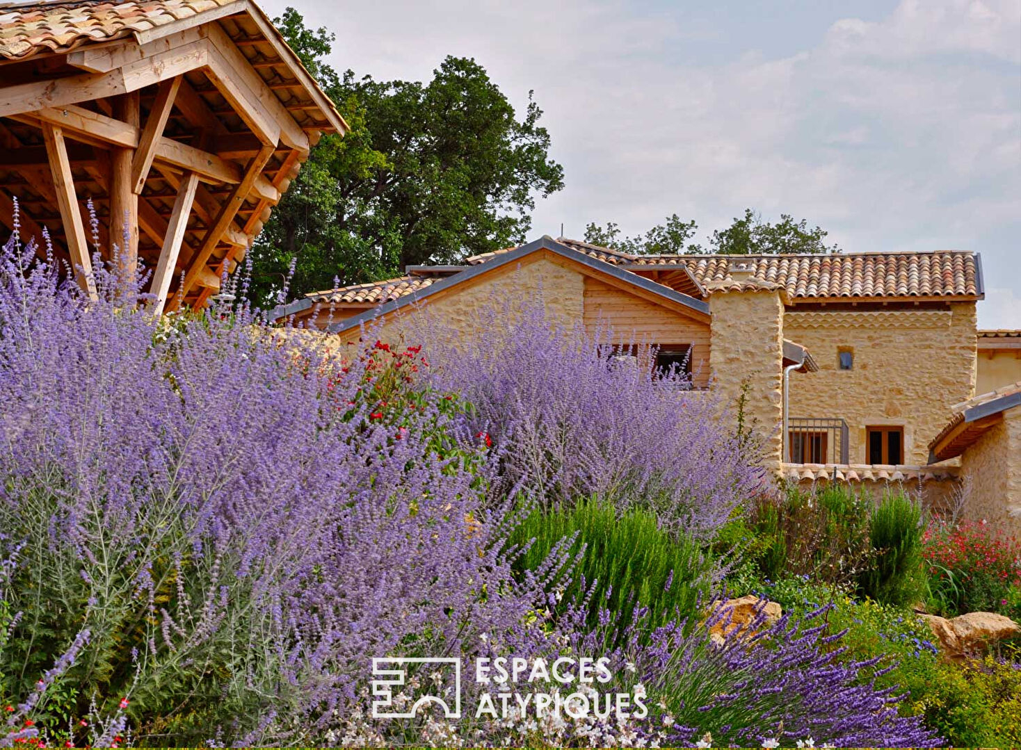 Domaine Bucolique de 8 ha - Mas et gîtes avec bassin naturel