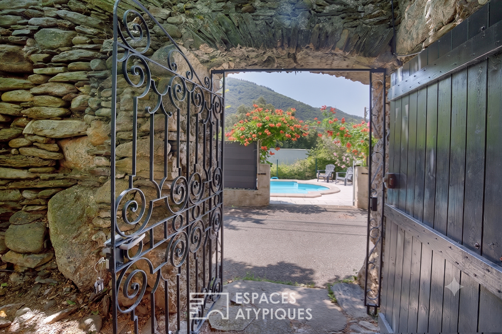 Demeure en pierre du XVIème siècle au coeur du Haut-Languedoc