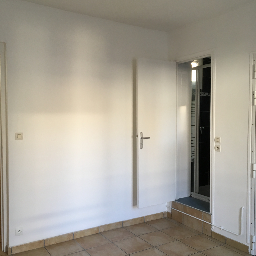 Photo PARIS 19ème Secrétan STUDIO 15.37 m² image 3/6