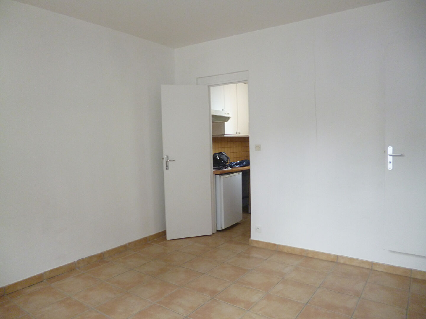 Photo PARIS 19ème Secrétan STUDIO 15.37 m² image 4/6