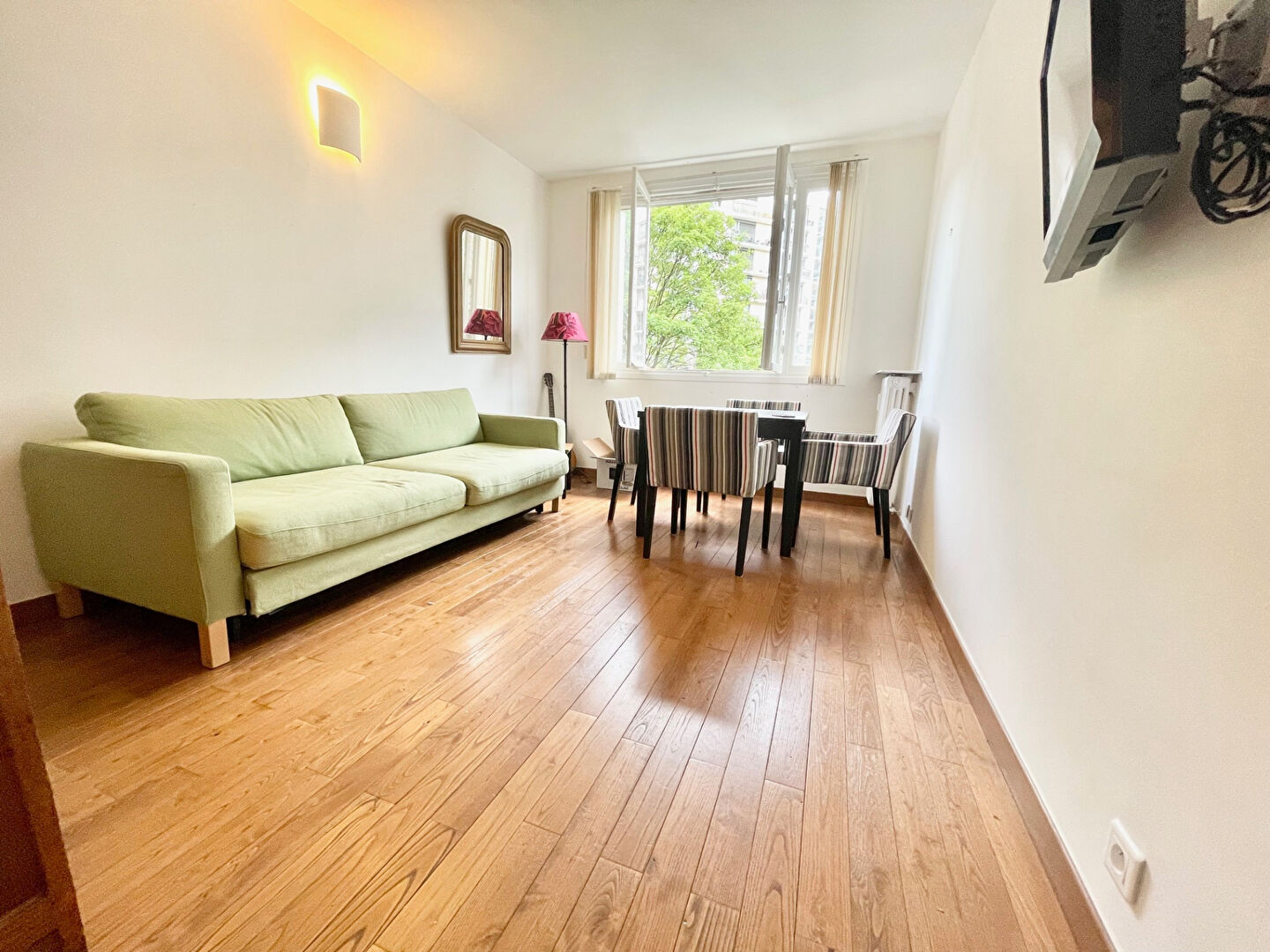 Photo Charmant 2 pièces face aux Buttes-Chaumont image 2/6