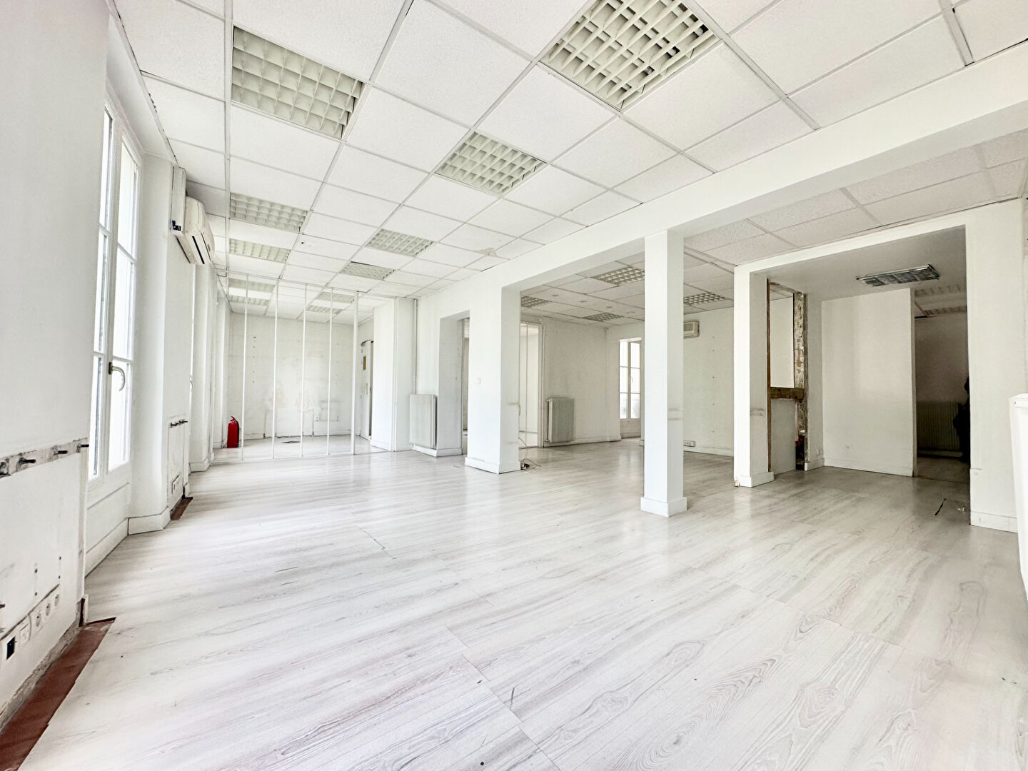 À louer Local commercial de 90,46 m² Rue du Temple, Paris 3e