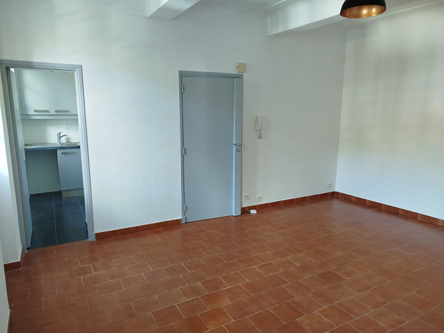 Photo TOURRETTES -  2 PIECES - CHARME - RENOVE image 2/6