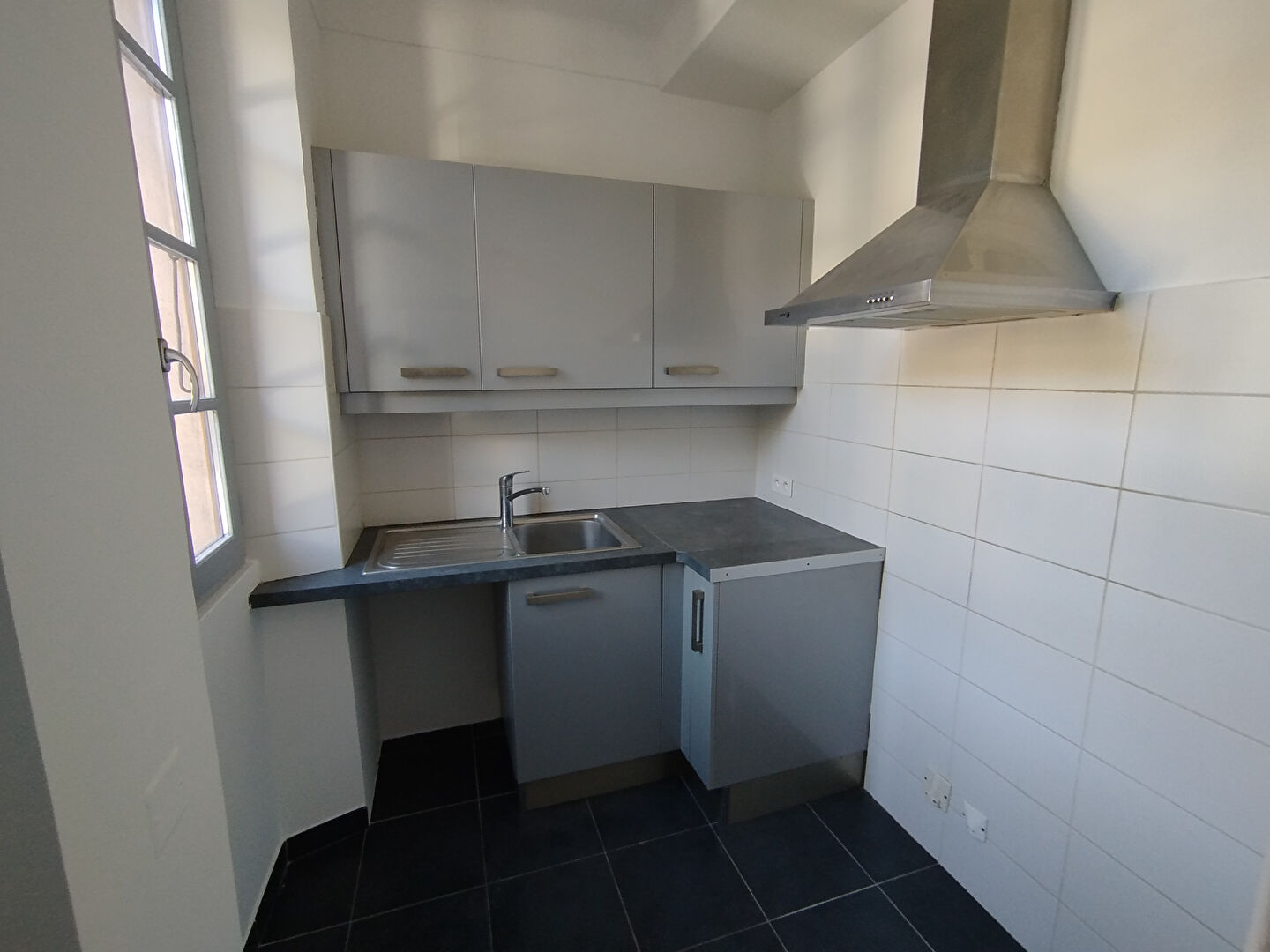 Photo TOURRETTES -  2 PIECES - CHARME - RENOVE image 3/6