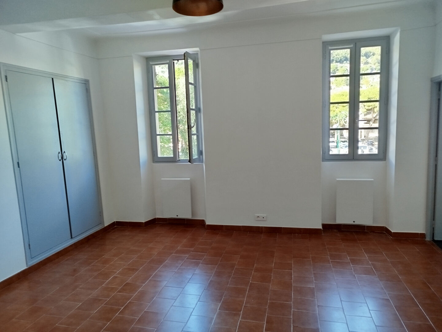 Photo TOURRETTES -  2 PIECES - CHARME - RENOVE image 5/6