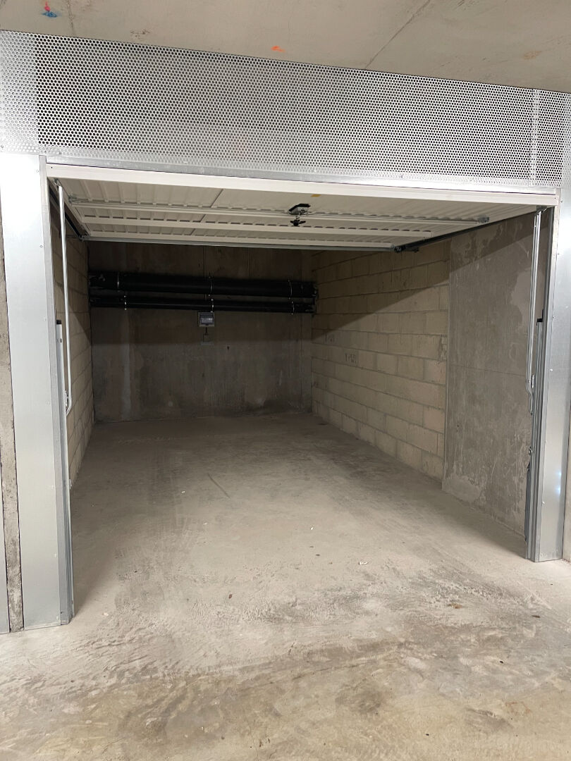 Photo GARAGE A LOUER - RESIDENCE NEUVE ET SECURISEE - ACCES FACILE image 2/3