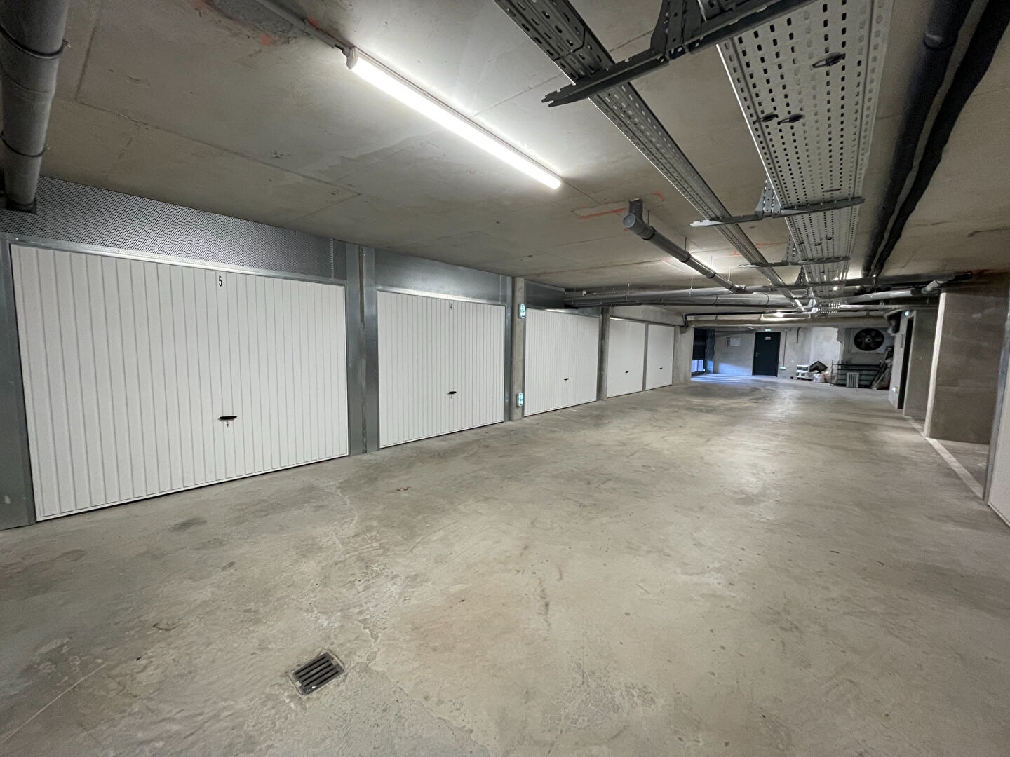 Photo GARAGE A LOUER - RESIDENCE NEUVE ET SECURISEE - ACCES FACILE image 3/3