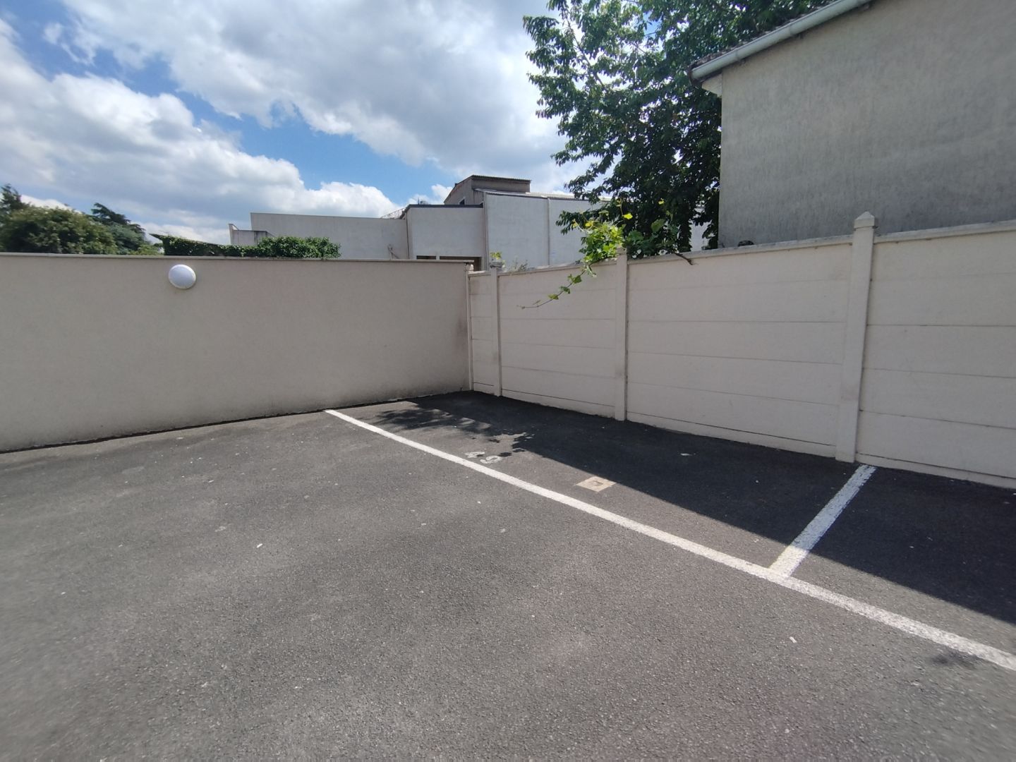 Photo Place de parking Savigny image 1/1