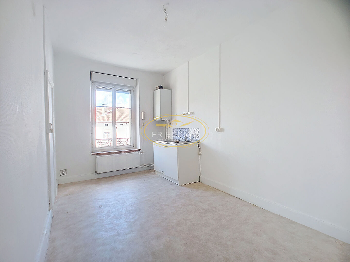 Photo IMMEUBLE DE RAPPORT 1 LOCAL COMMERCIAL ET 3 APPARTEMENTS AVEC RAPPORT LOCATIF ANNUEL ATTENDU DE 17.880  - COUSANCES-LES-FORGES image 2/6