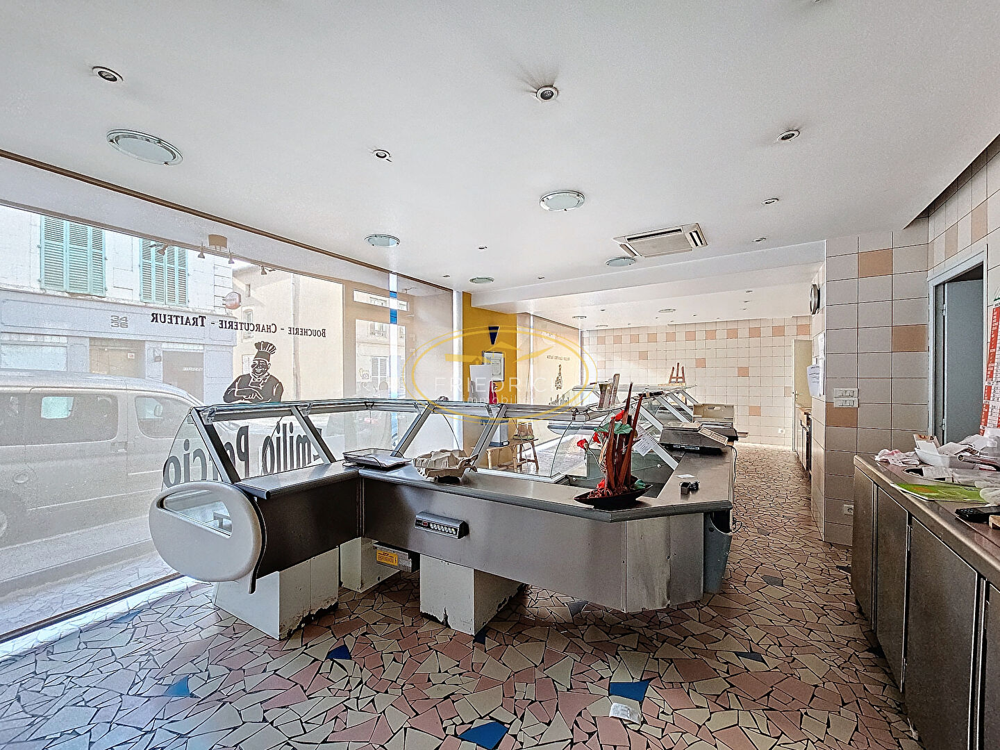 FONDS DE COMMERCE DE TYPE BOUCHERIE, CHARCUTERIE, TRAITEUR  OU CUISINE COLLECTIVE  OU BOULANGERIE/PATISSERIE AVEC TOUT LE MATERIEL NÉCESSAIRE