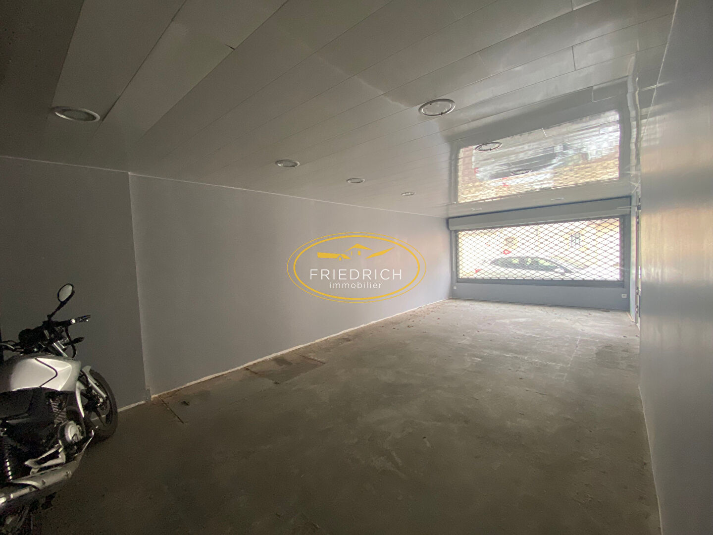 Photo IMMEUBLE AVEC GARAGES image 3/6