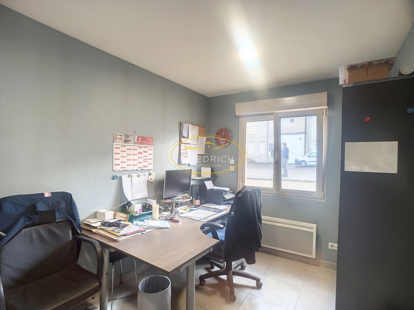 Photo ENSEMBLE IMMOBILIER À USAGE DE BÂTIMENTS ARTISANAL ET COMMERCIAL - TREVERAY image 2/6