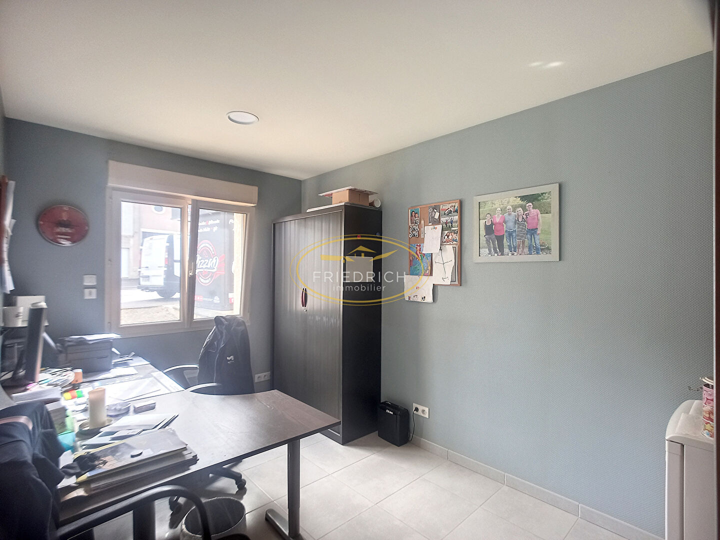 Photo ENSEMBLE IMMOBILIER À USAGE DE BÂTIMENTS ARTISANAL ET COMMERCIAL - TREVERAY image 3/6