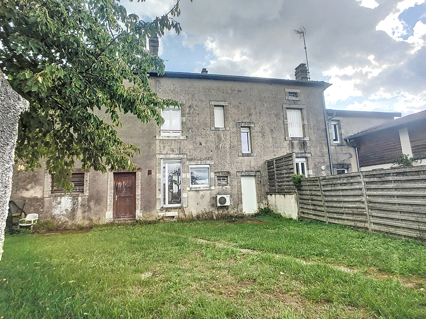 Photo BEL IMMEUBLE DE RAPPORT - LACROIX SUR MEUSE image 2/6