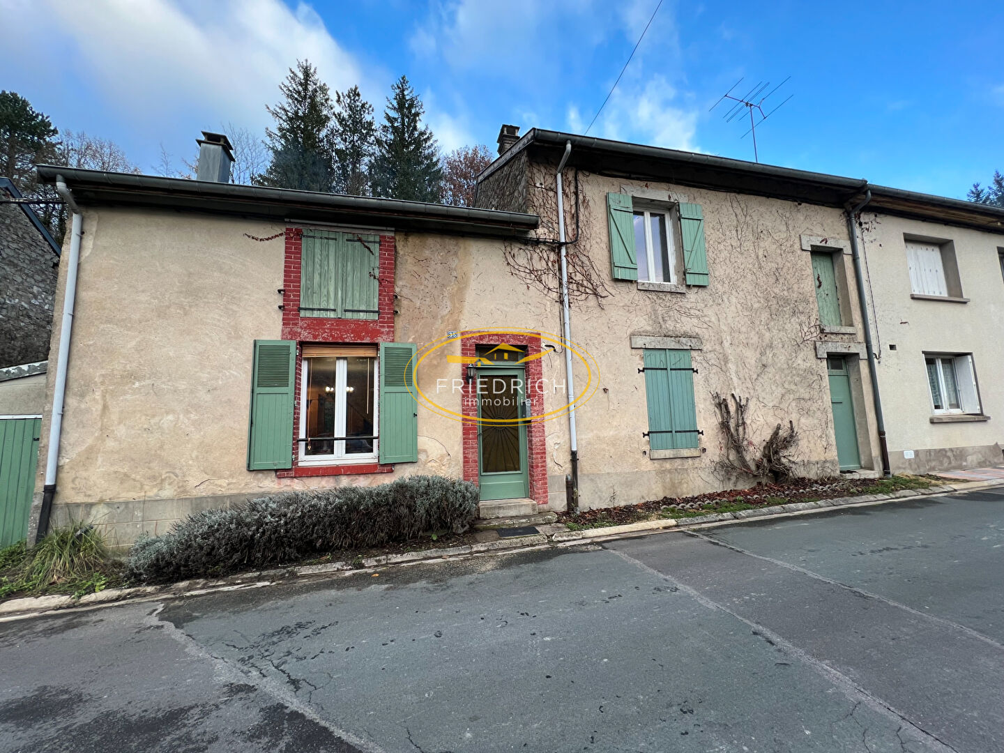 MAISON DE VILLAGE A CONFORTER - MOUILLY