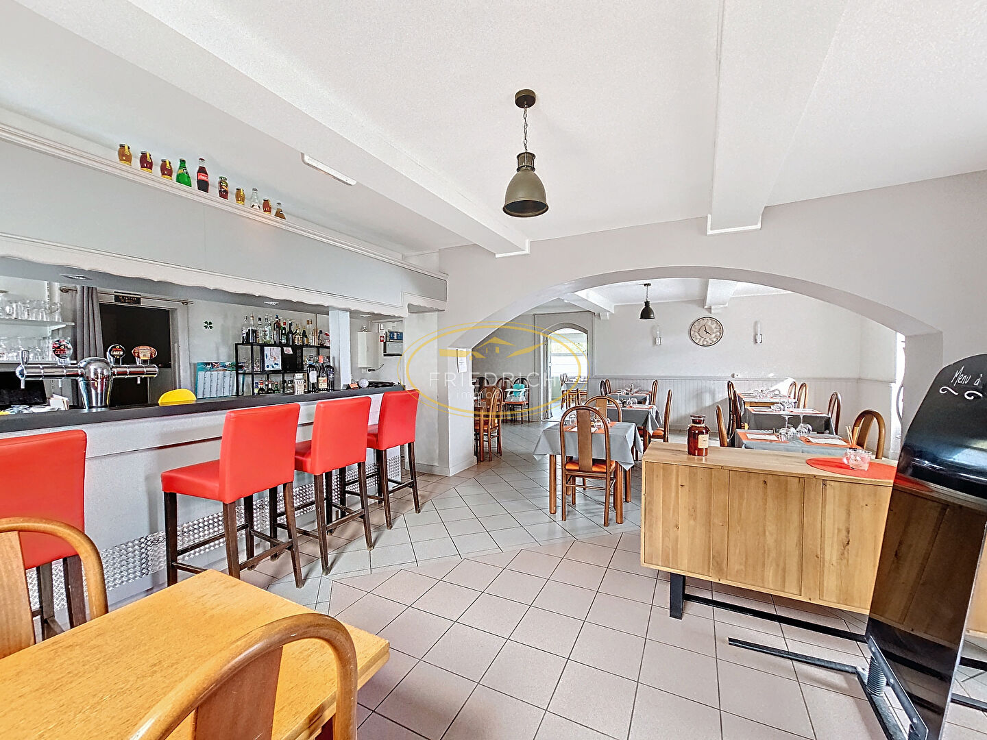 Photo FONDS DE COMMERCE BAR-RESTAURANT-TRAITEUR image 2/6