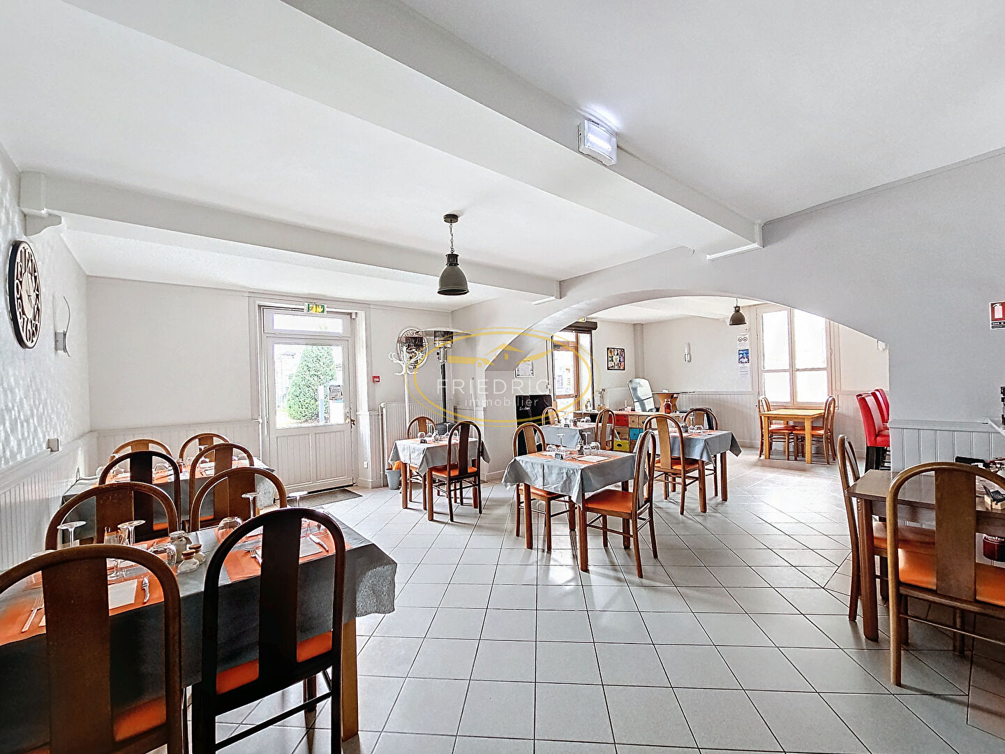 Photo FONDS DE COMMERCE BAR-RESTAURANT-TRAITEUR image 3/6