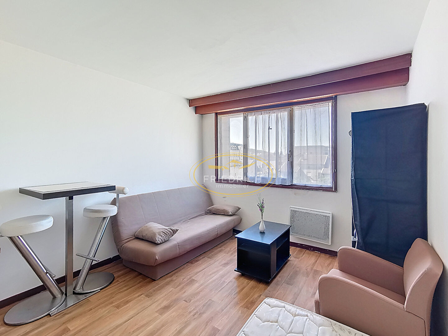 STUDIO MEUBLÉ CENTRE-VILLE - LIGNY EN BARROIS