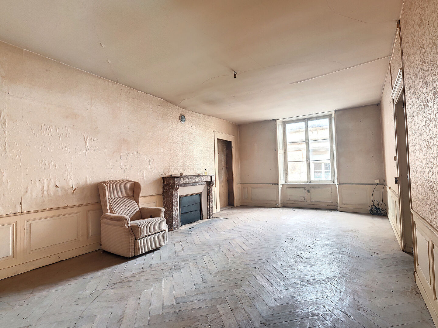 MAISON DE VILLE A RENOVER