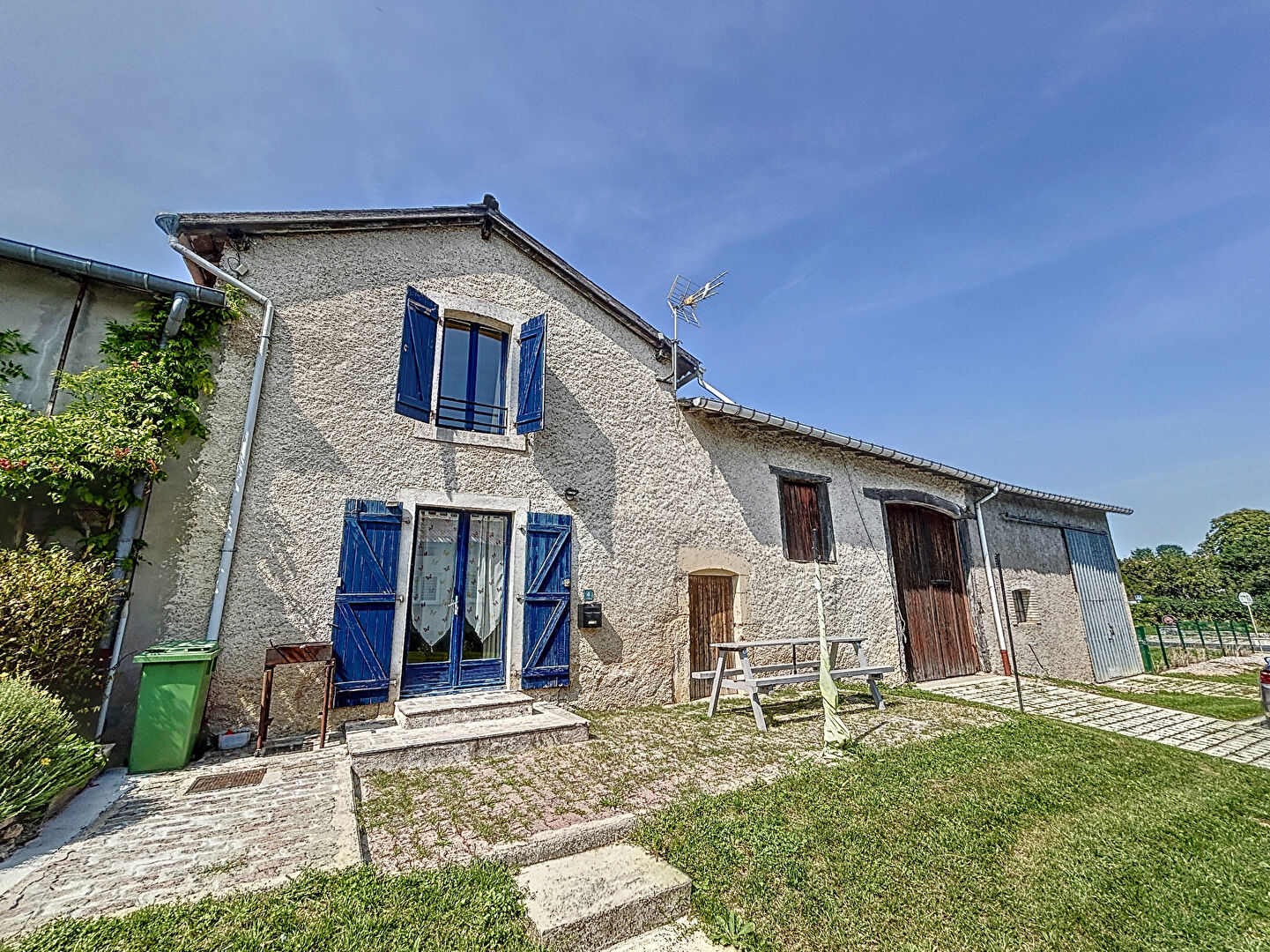 IMMEUBLE AVEC LOCAL COMMERCIAL EN REZ-DE-CHAUSSEE