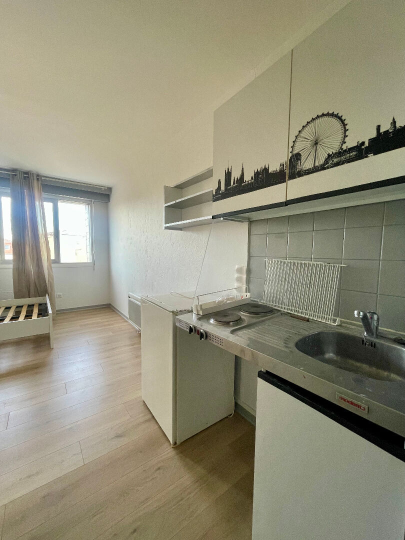 Photo STUDIO RÉNOVÉ LOUÉ - PLEIN CENTRE image 2/6