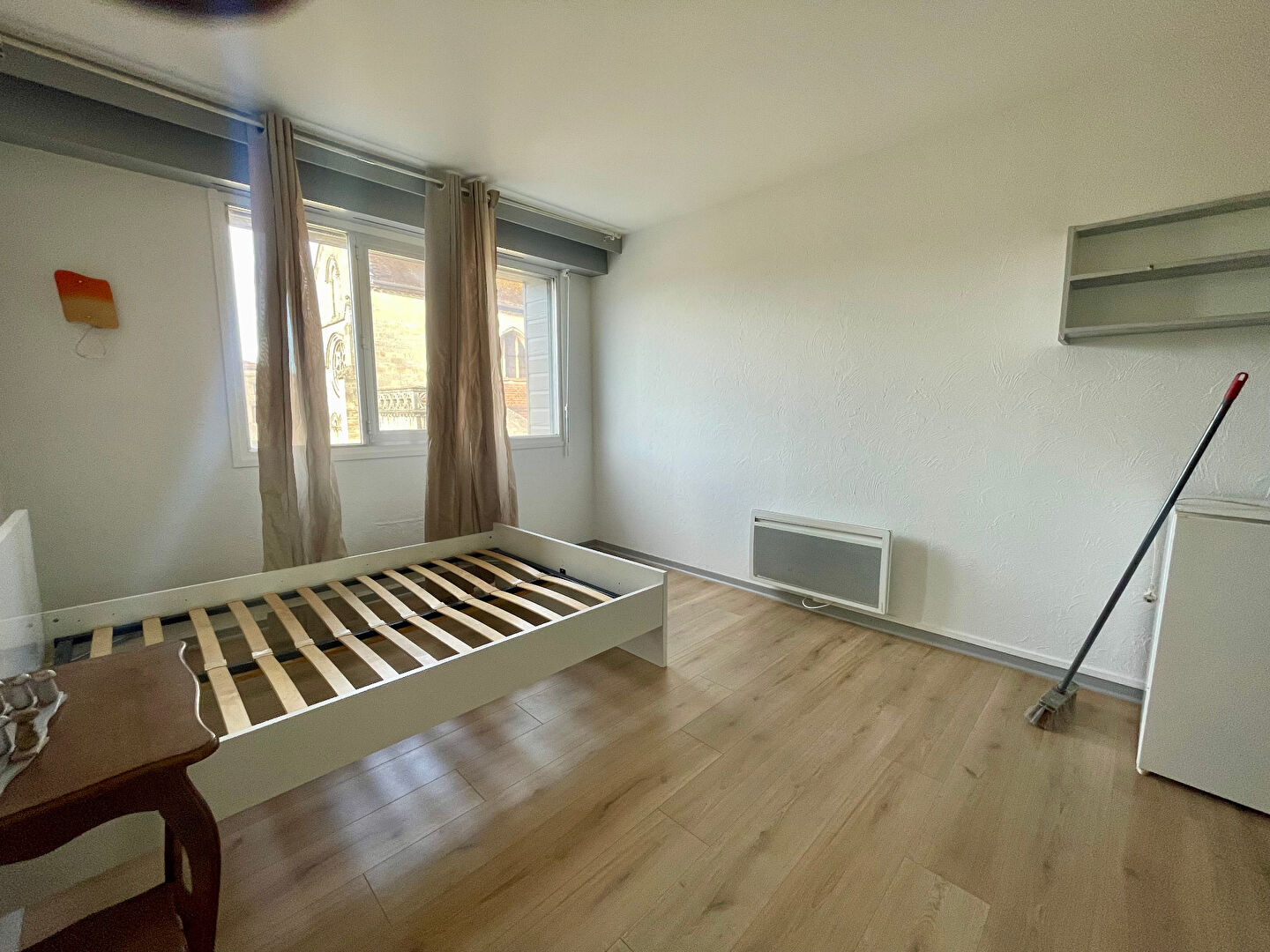 Photo STUDIO RÉNOVÉ LOUÉ - PLEIN CENTRE image 4/6