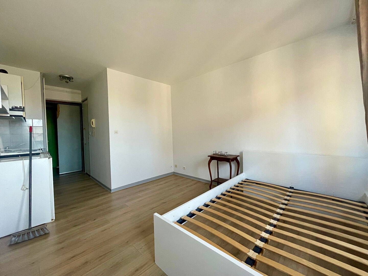 Photo STUDIO RÉNOVÉ LOUÉ - PLEIN CENTRE image 5/6