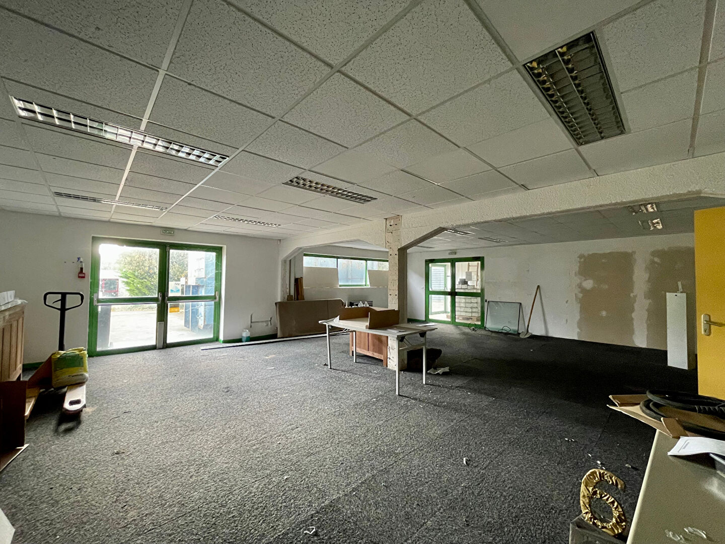 Photo ENSEMBLE IMMOBILIER A USAGE COMMERCIAL ou ARTISANAL et D'HABITATION image 4/6