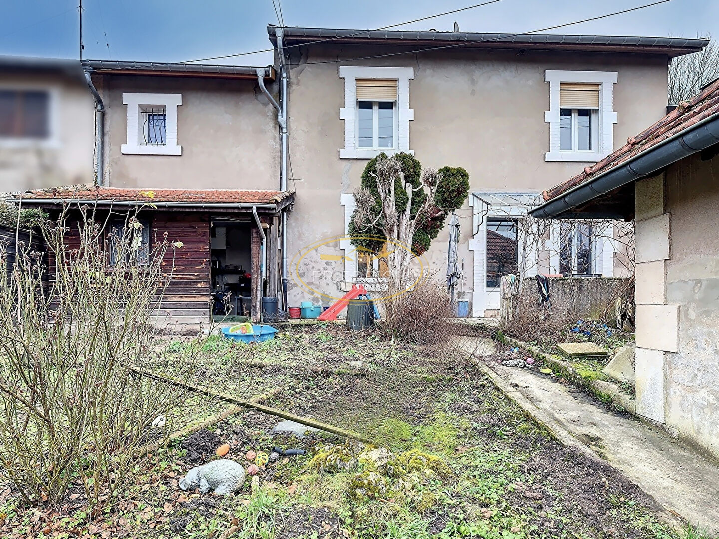 MAISON DE VILLAGE HABITABLE DE SUITE