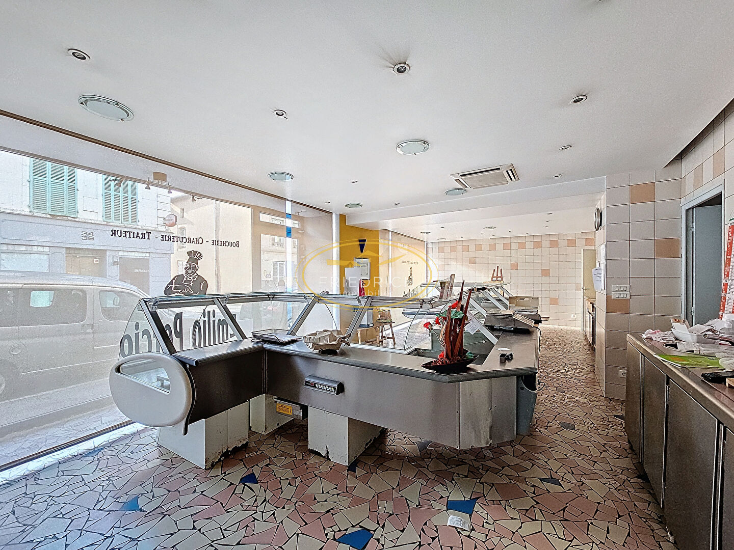 LOCAL COMMERCIAL LIBRE DE TOUS COMMERCES