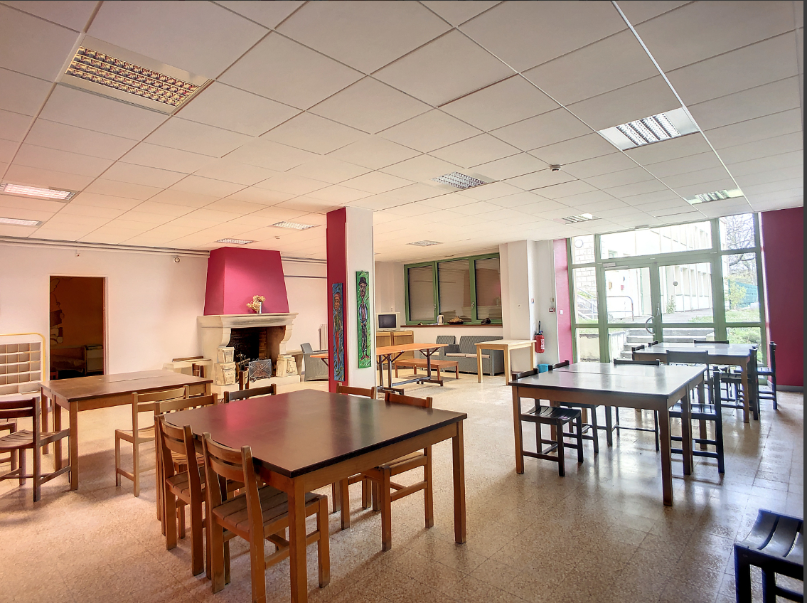 Photo ENSEMBLE IMMOBILIER COMPOSÉ DE PLUSIEURS BATIMENTS ET PISCINE image 5/6