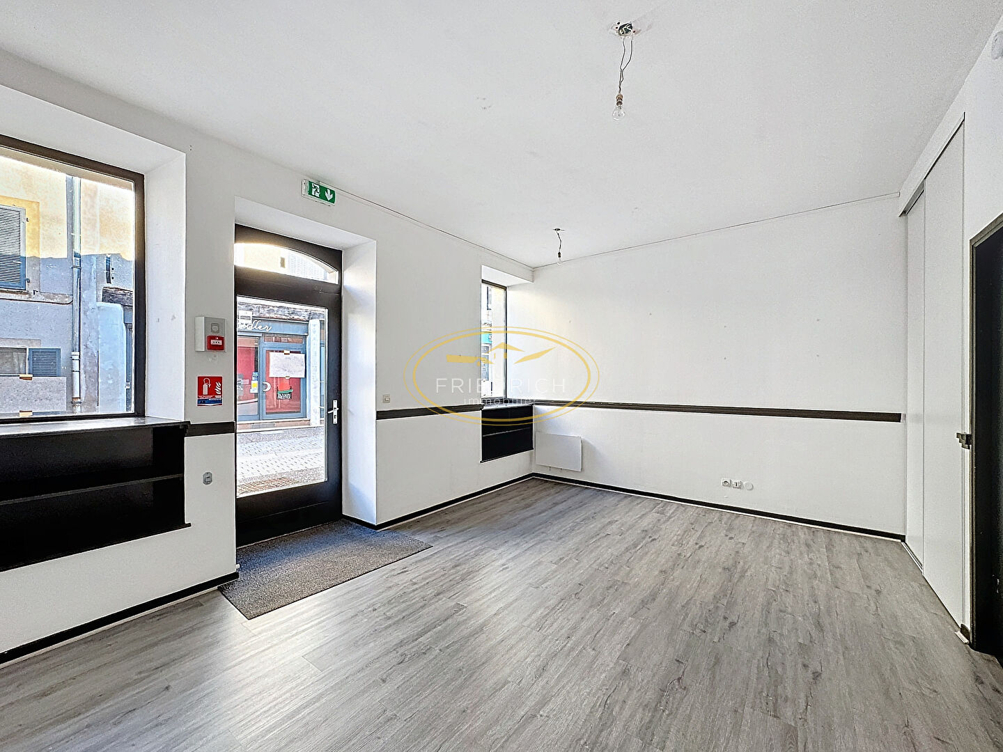 Photo Local commercial - COMMERCY - 64 m2 image 1/6