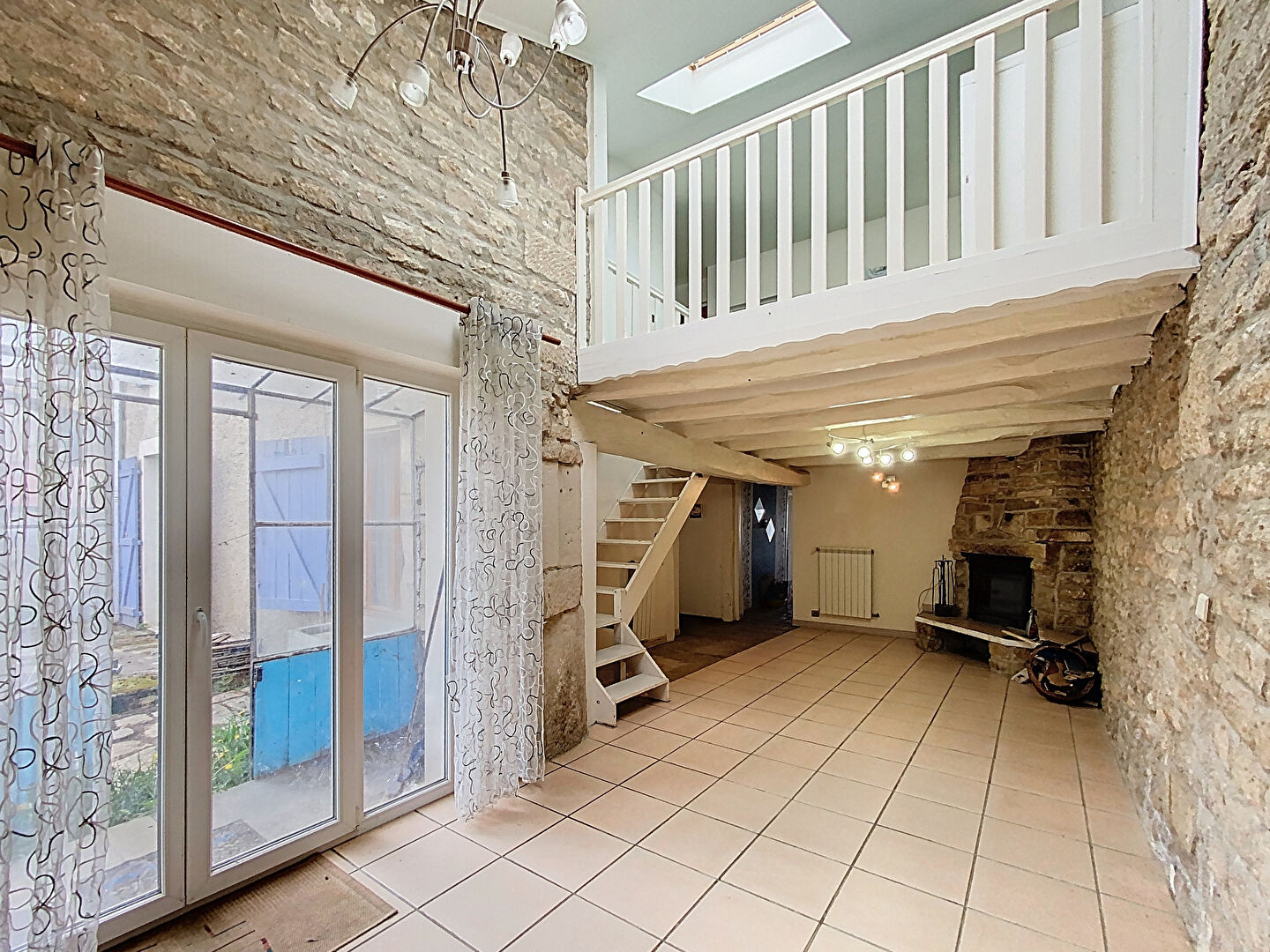 MAISON DE VILLAGE HABITABLE DE SUITE