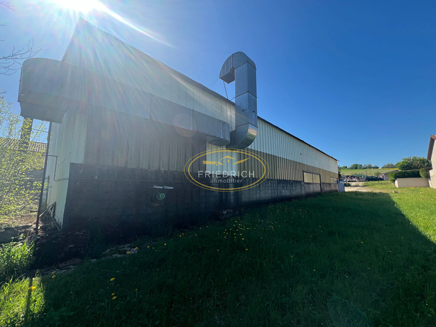 BATIMENTS INDUSTRIELS AVEC BUREAUX