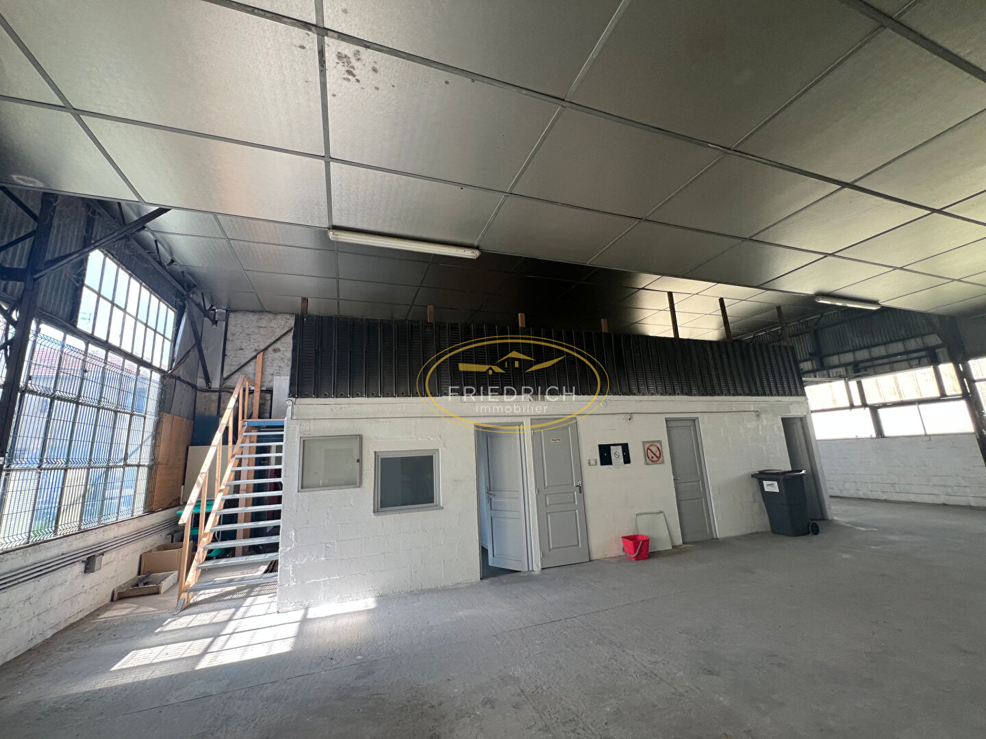 Photo BATIMENTS INDUSTRIELS AVEC BUREAUX image 4/6