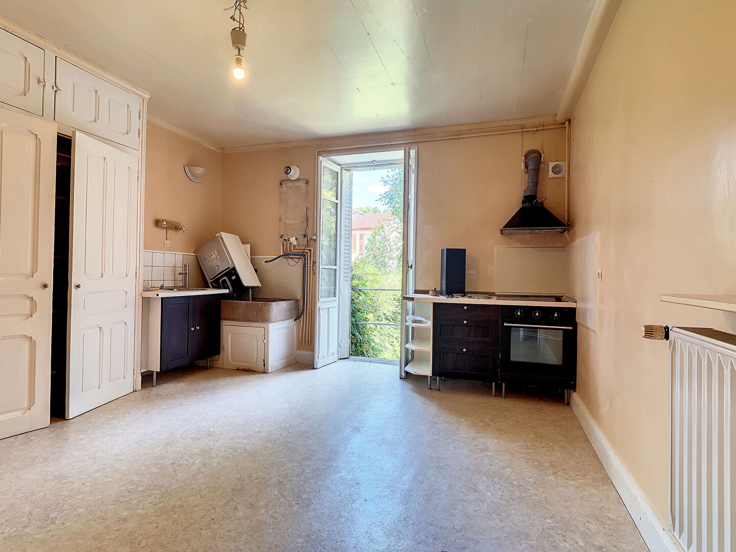 Photo DEUX APPARTEMENTS AU REZ-DE-CHAUSSEE - A RENOVER image 5/6