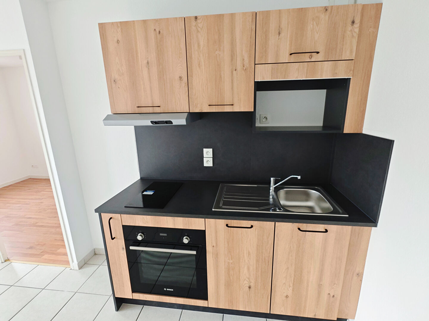 Photo A LOUER BEAU T2 AVEC BALCON RÉSIDENCE AVEC PISCINE image 2/6