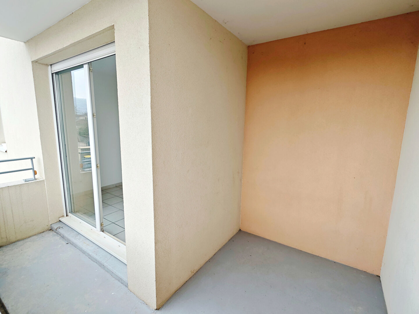 Photo A LOUER BEAU T2 AVEC BALCON RÉSIDENCE AVEC PISCINE image 6/6