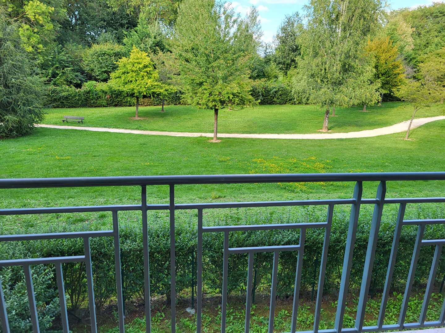 Photo 2 pièces avec balcon image 1/6