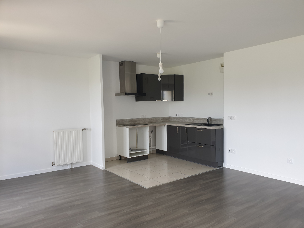 Photo LIEUSAINT - 3 pièce(s) - 65.13 m2 image 2/6