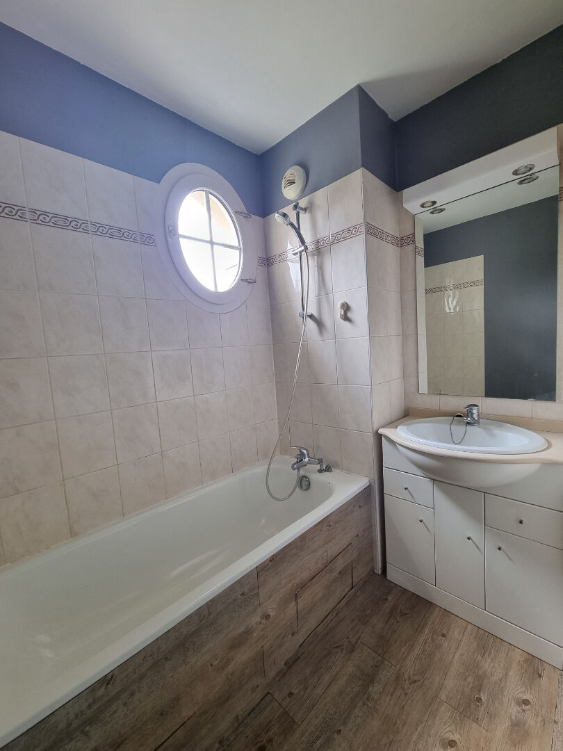 Photo LIEUSAINT - 3 pièce(s) - 61.6 m2 image 6/6