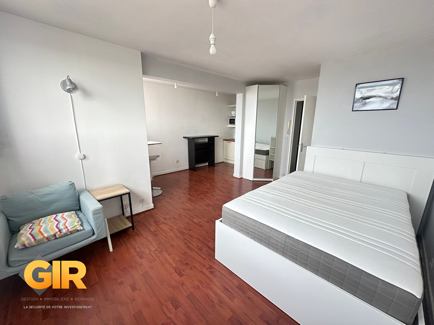 Photo RENNES CENTRE-VILLE APPARTEMENT T1 28M² DANS RESIDENCE DE STANDING AVEC VUE PANORAMIQUE image 3/5