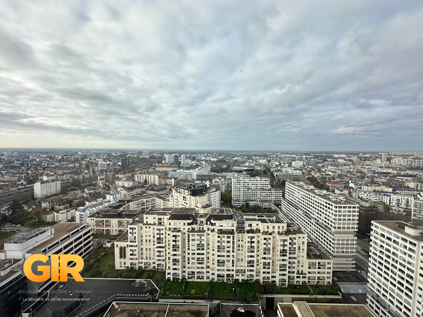 Photo RENNES CENTRE-VILLE APPARTEMENT T1 28M² DANS RESIDENCE DE STANDING AVEC VUE PANORAMIQUE image 5/5