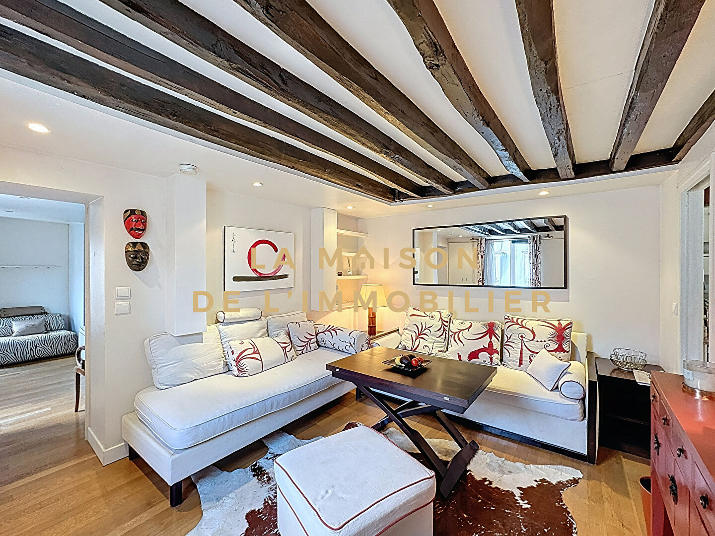 Photo Calme, lumière et charme au-dessus d'une grande cour dégagée image 3/6