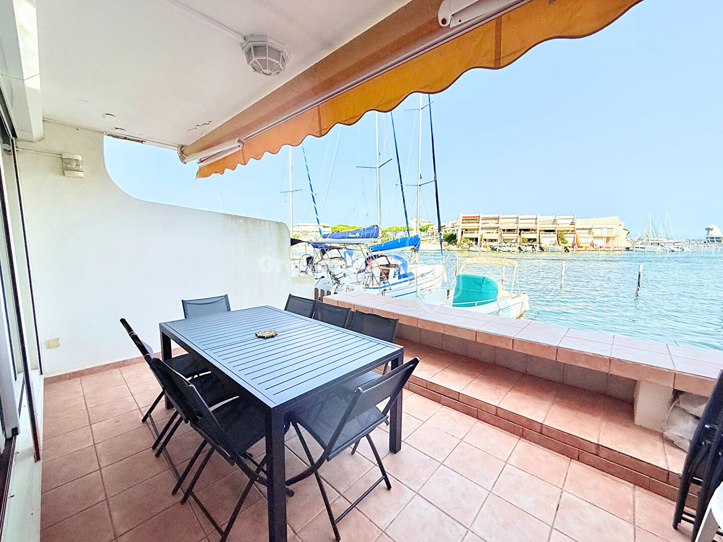 Photo Marina avec accès directe au plan d'eau image 2/6